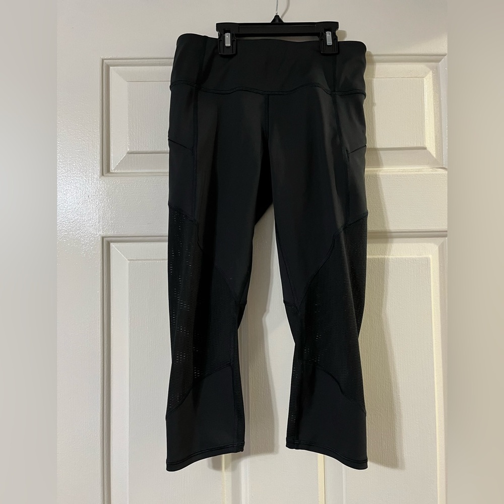 Athleta xs mesh contender capri